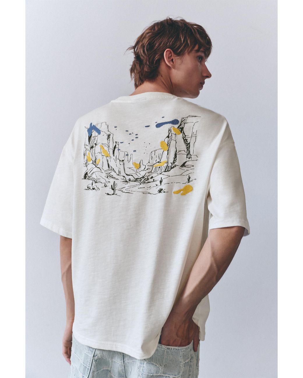Pull&Bear White West Paradise Graphic T-Shirt for men