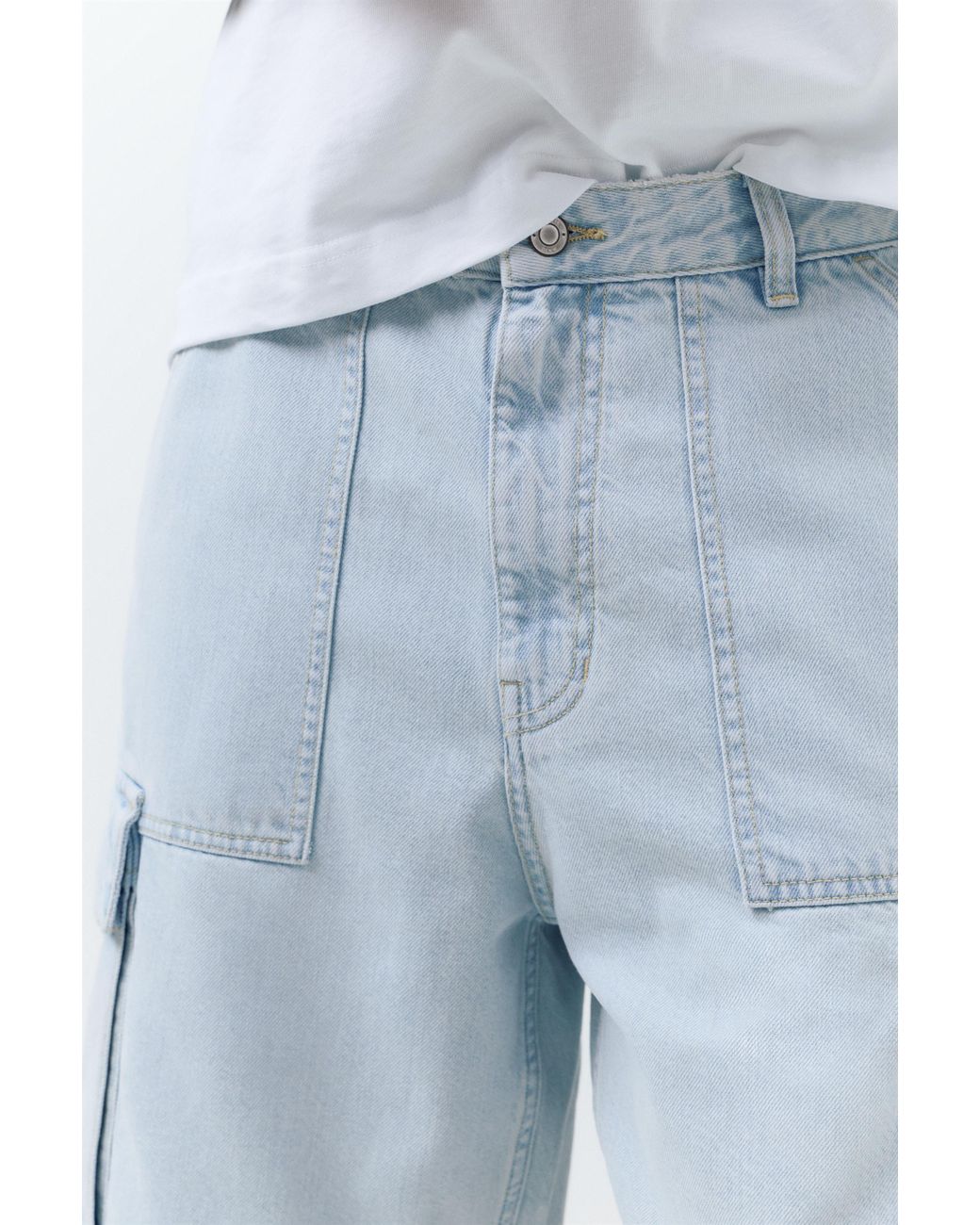 Pull&Bear White Baggy Cargo Bermuda Shorts for men