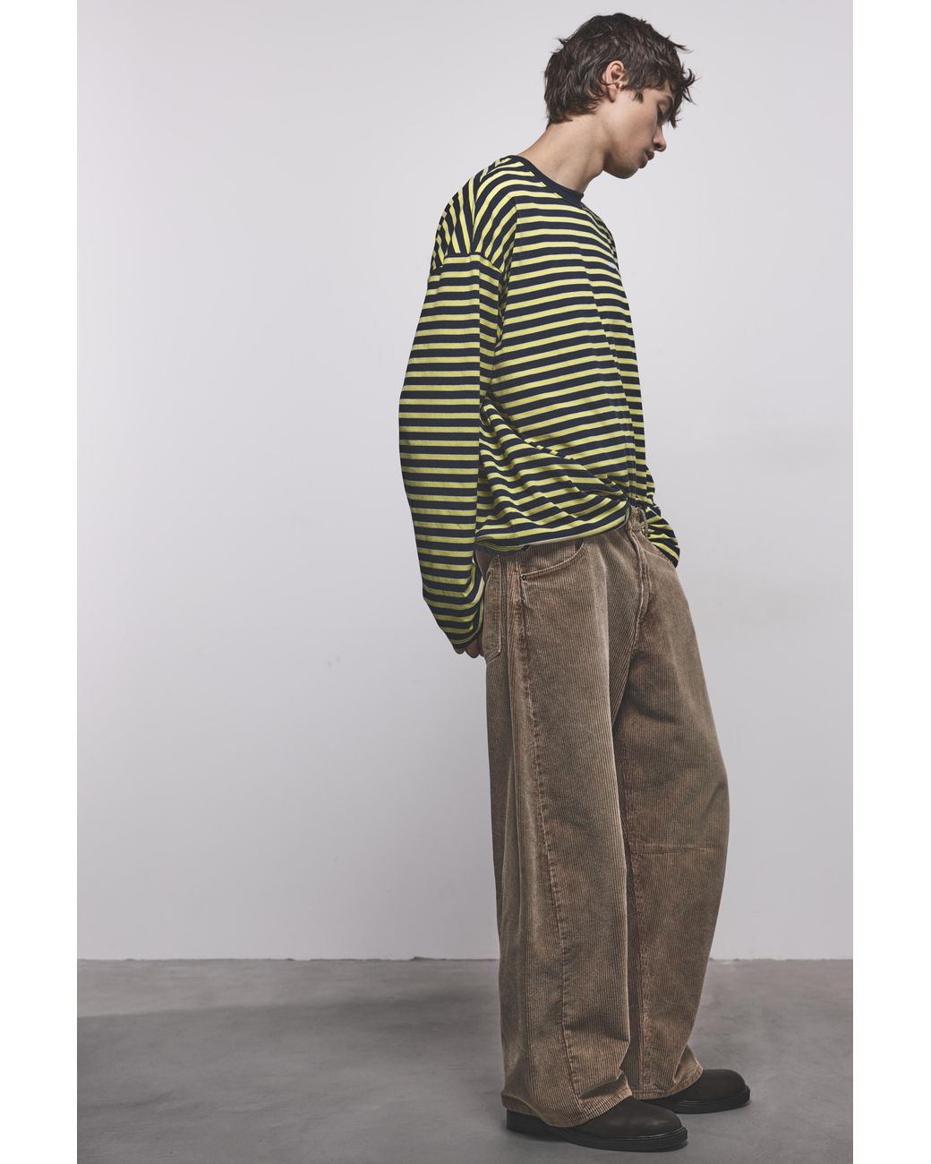 Pull&Bear Green Barrel Corduroy Trousers for men