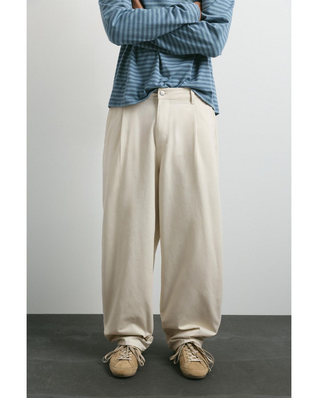 Pull&Bear Multicolor Baggy Chino Trousers With Darts for men