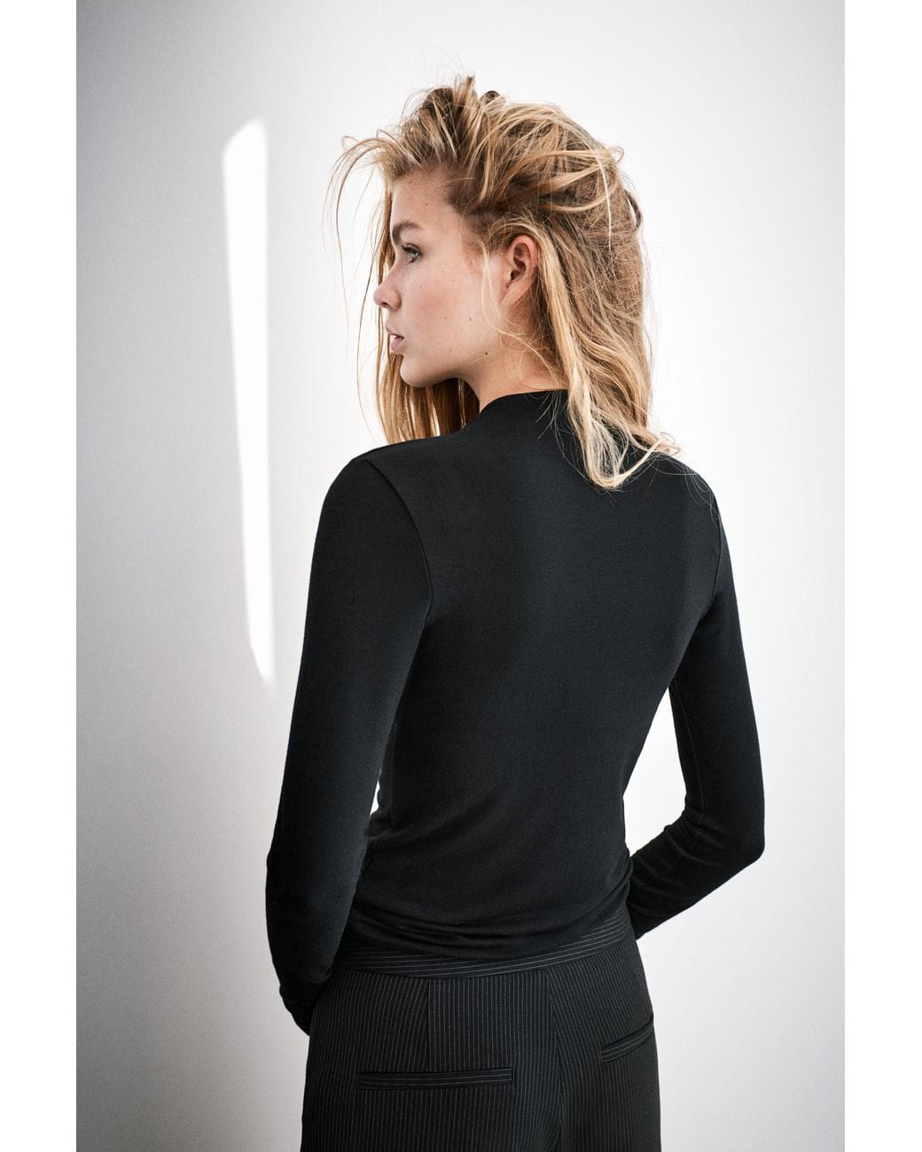 Pull&Bear Black Basic-T-Shirt Mit Stehkragen