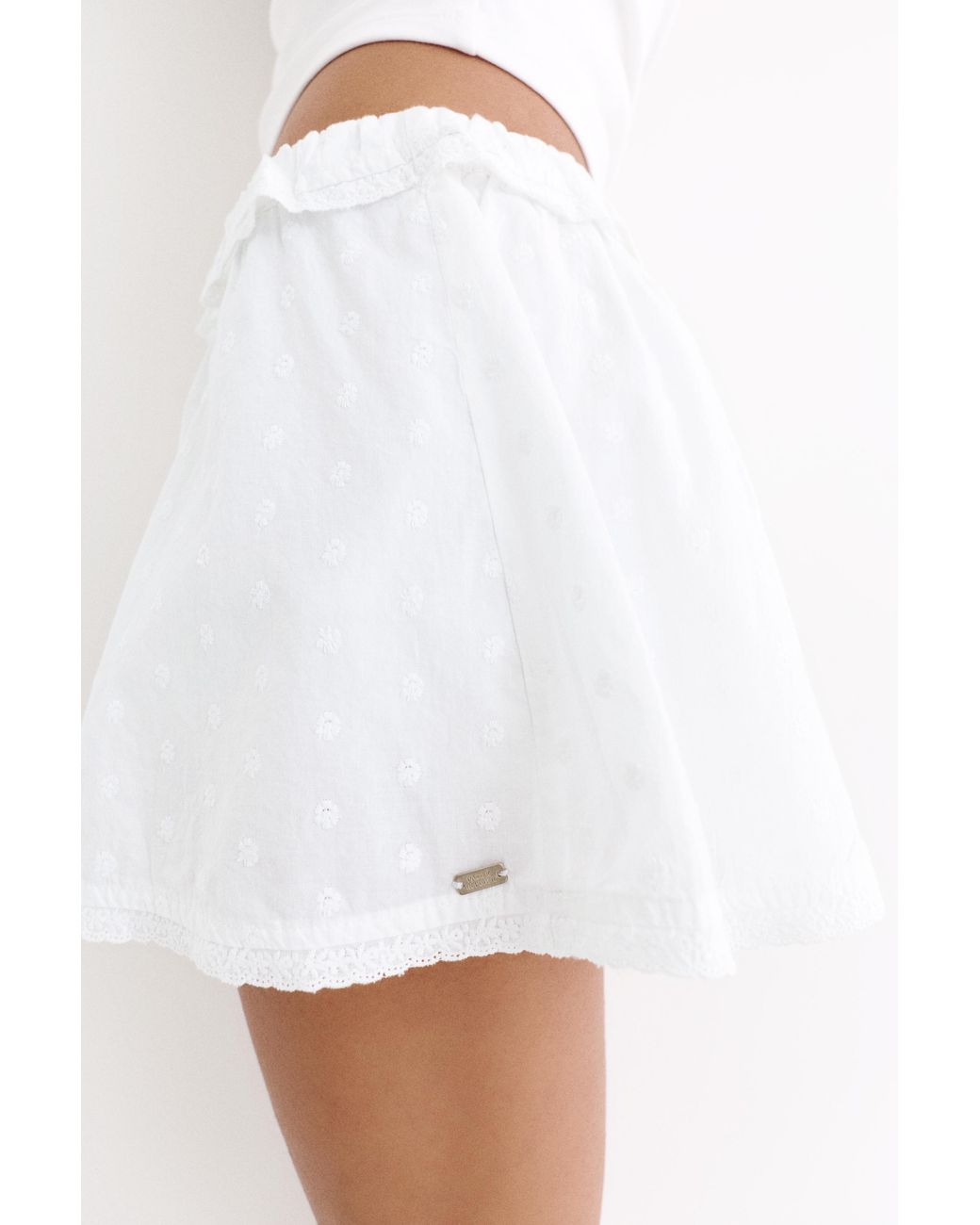 Pull&Bear White Swiss Embroidery Mini Skirt