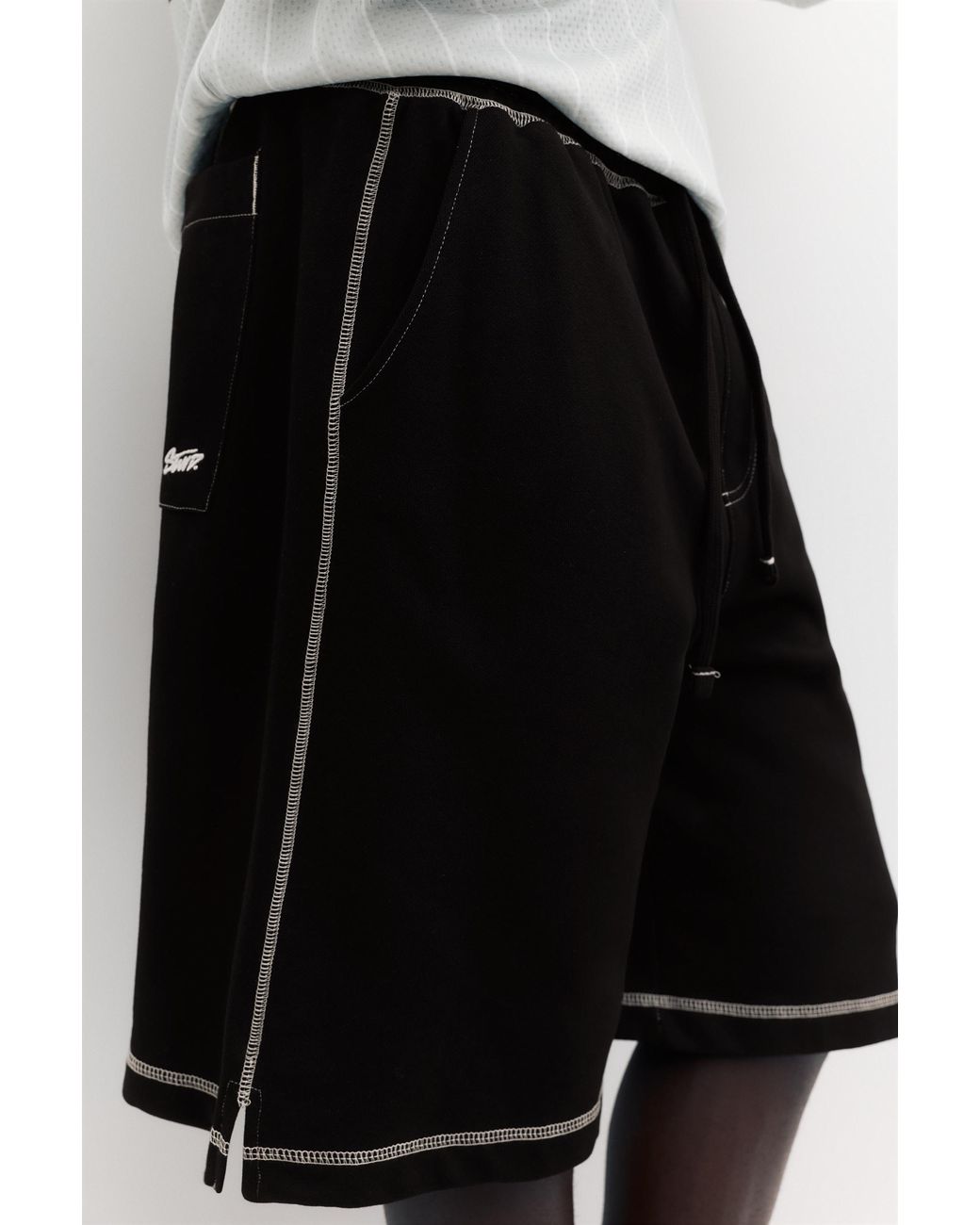 Pull&Bear Black Stwd Jogger Bermuda Shorts With Seams for men