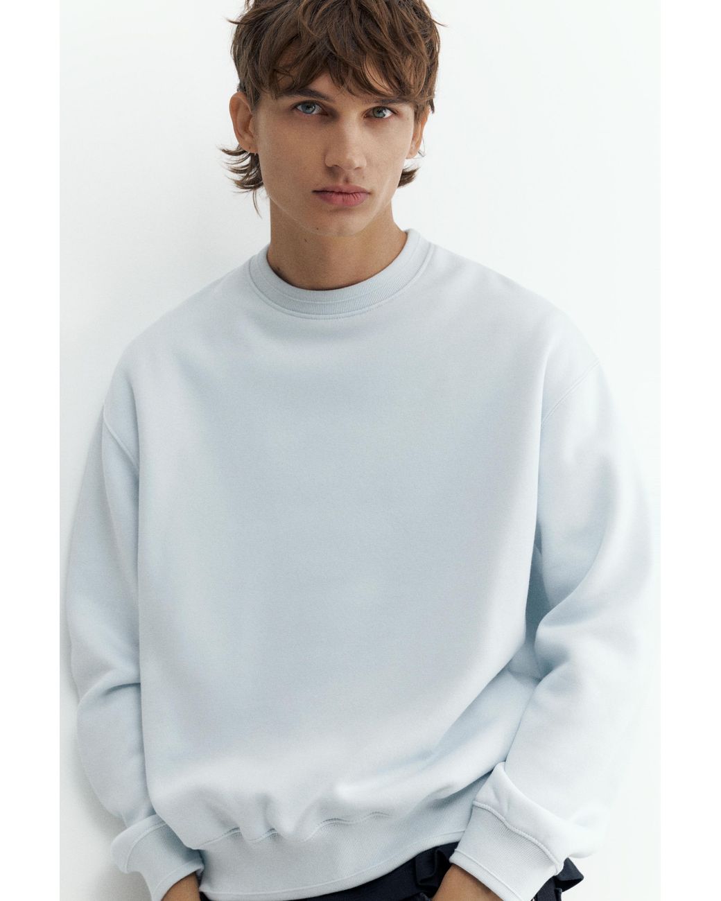 Pull&Bear White Relaxed Fit Round Neck Sweatshirt for men