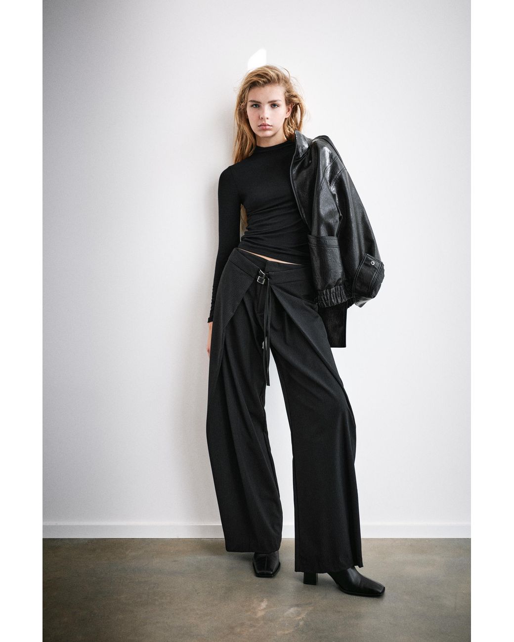 Pull&Bear Black Basic-T-Shirt Mit Stehkragen