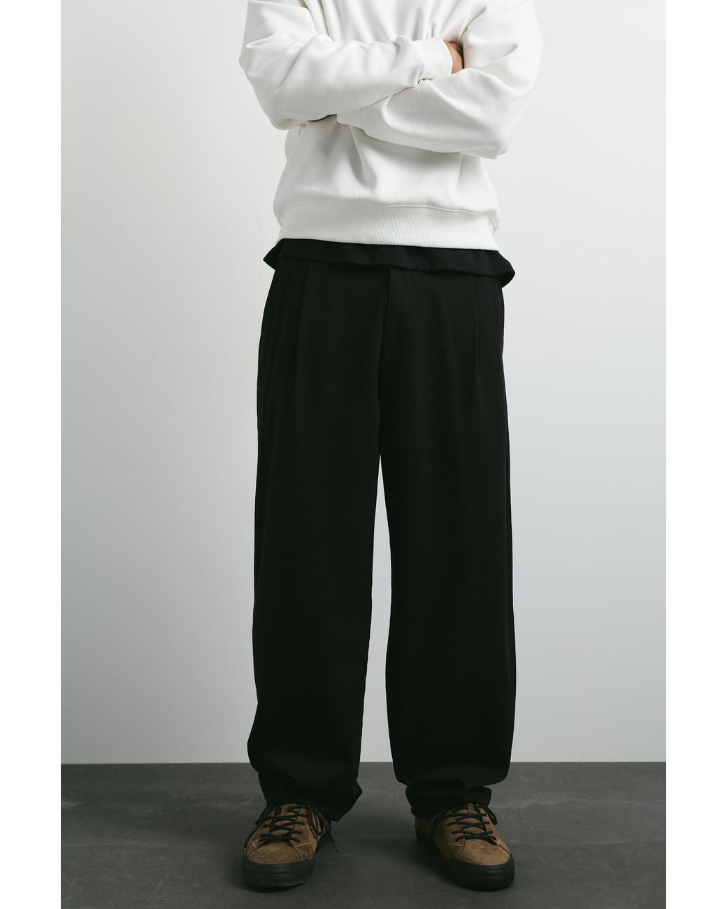 Pull&Bear Black Baggy Darted Chinos for men