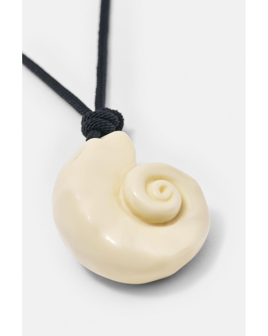 Pull&Bear Multicolor Resin Seashell Necklace