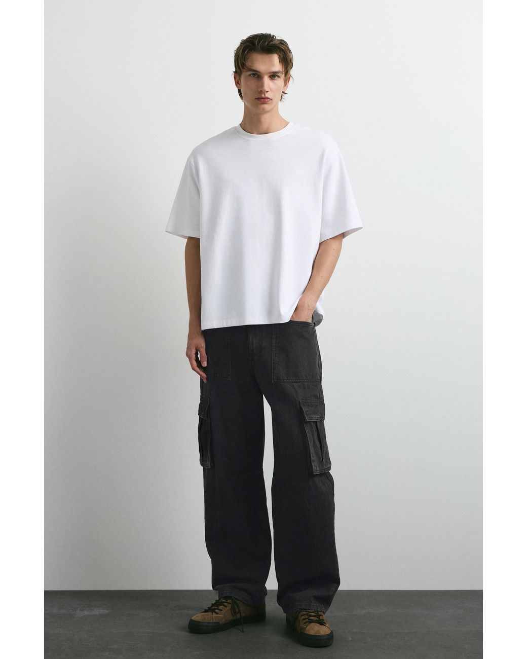Pull&Bear White Relaxed Cargo Jeans for men