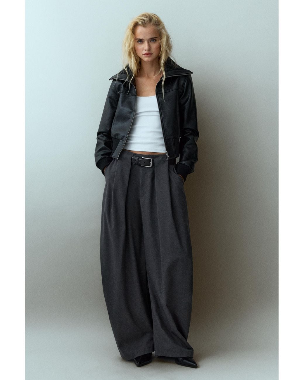 Pull&Bear Blue High-Waist Barrel Trousers With Pleats And Belt