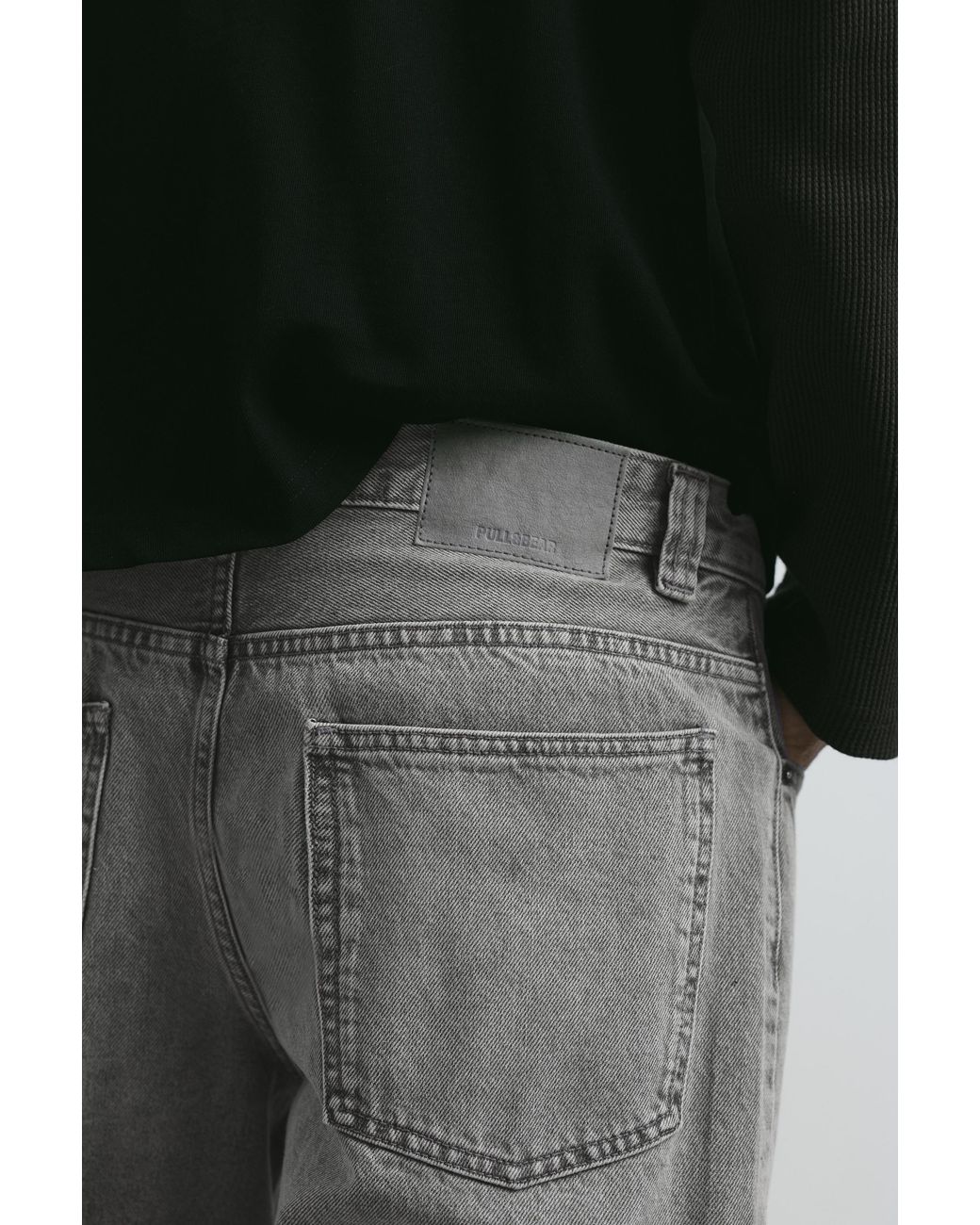 Pull&Bear Black Relaxed Cargo Jeans for men