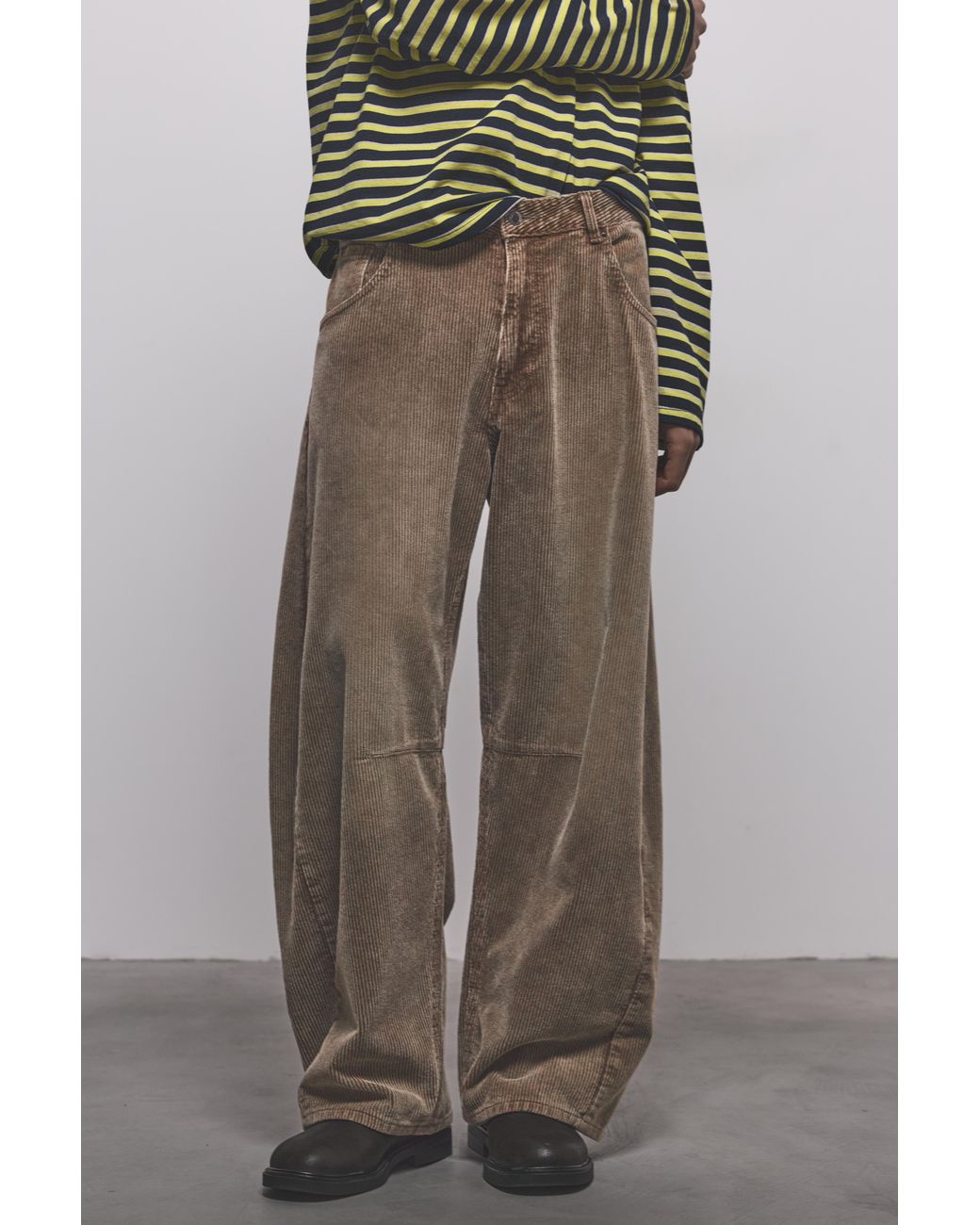 Pull&Bear Green Barrel Corduroy Trousers for men