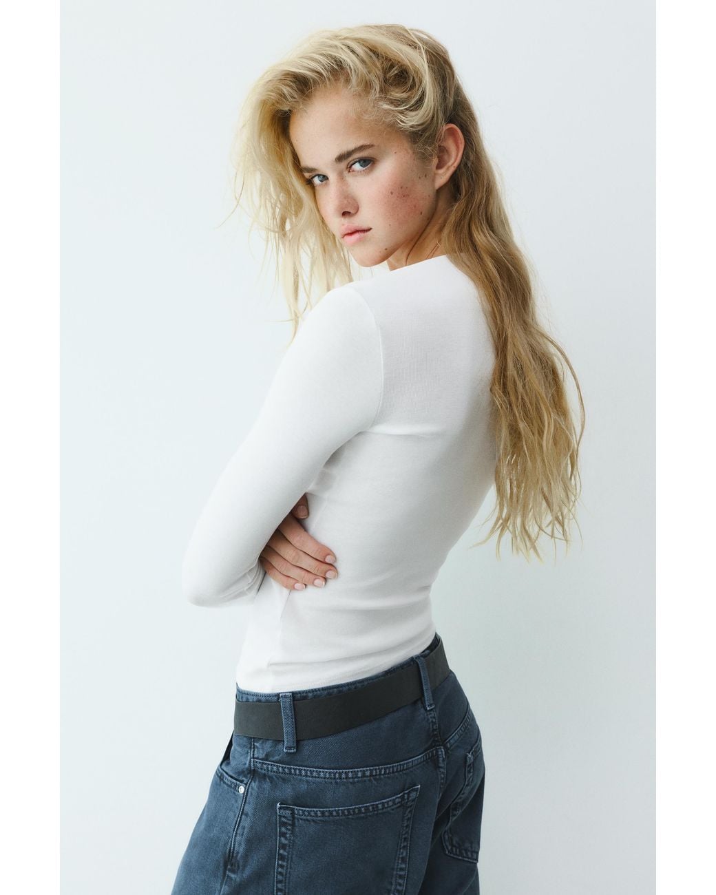 Pull&Bear White Fitted Straight Neckline T-Shirt