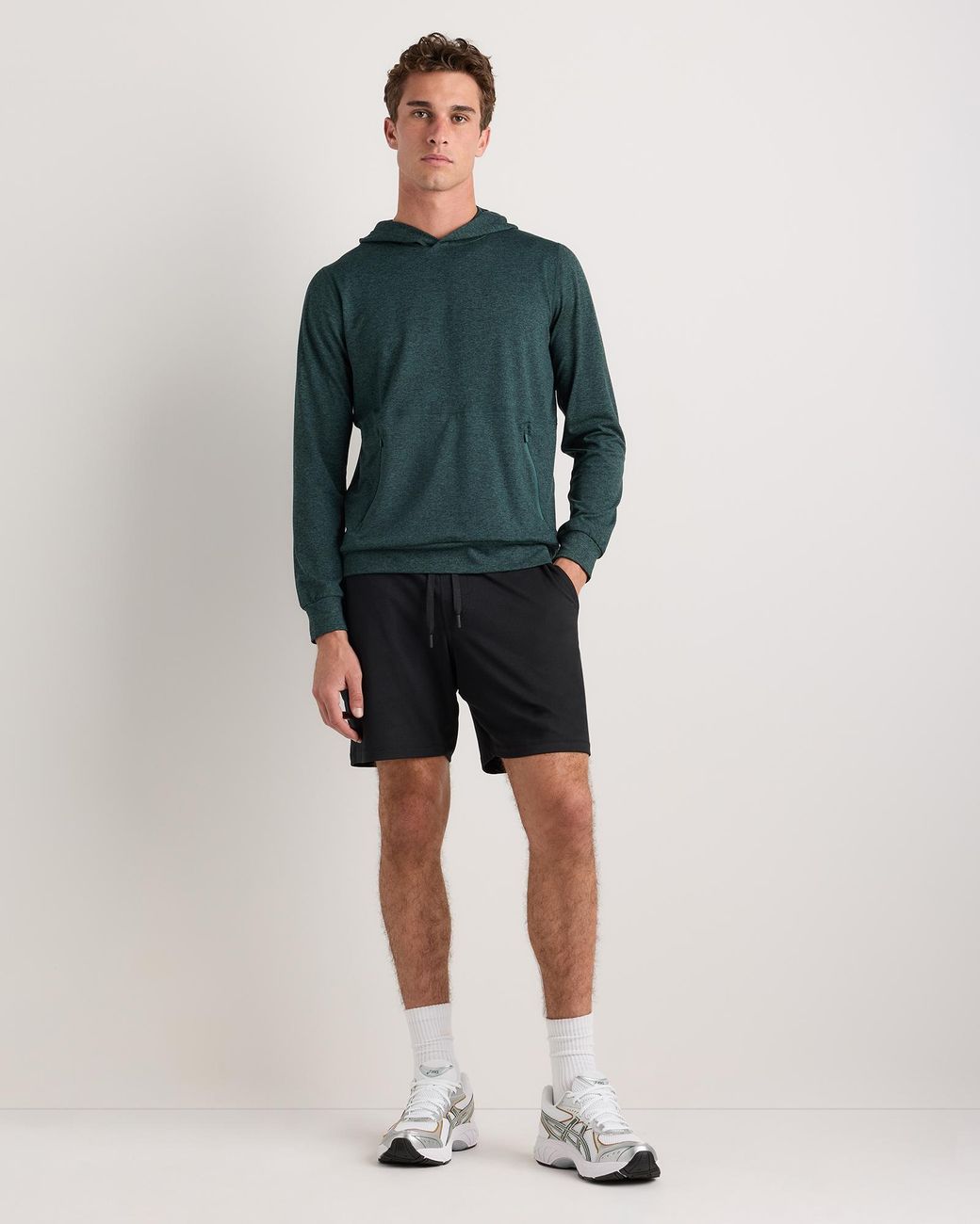 Quince Black Flowknit Performance Shorts 7.5 Inch for men