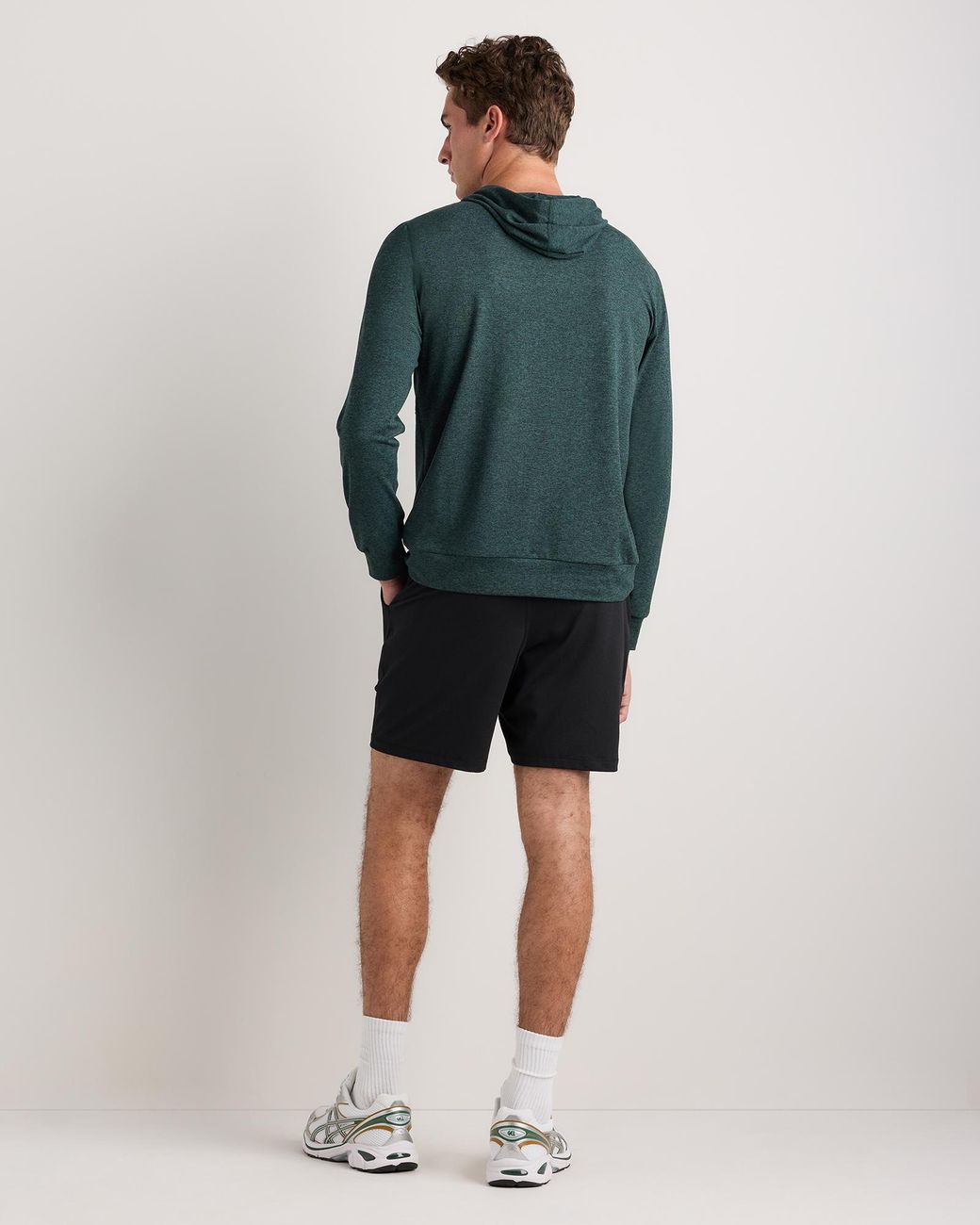 Quince Black Flowknit Performance Shorts 7.5 Inch for men