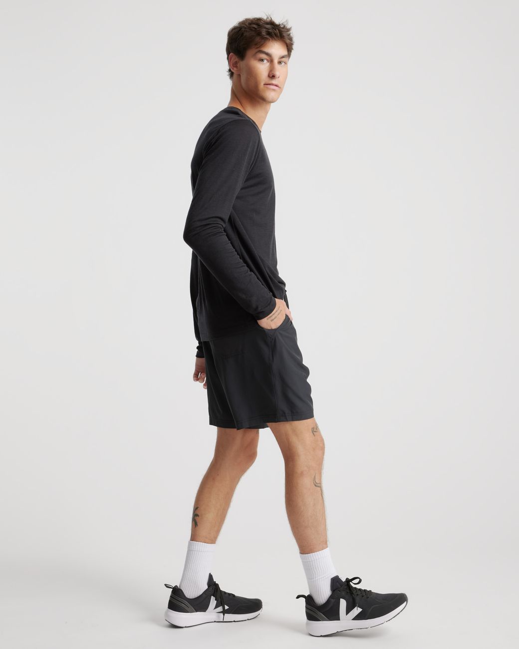 Quince Black Performance Tech Shorts 7.5 Inch for men
