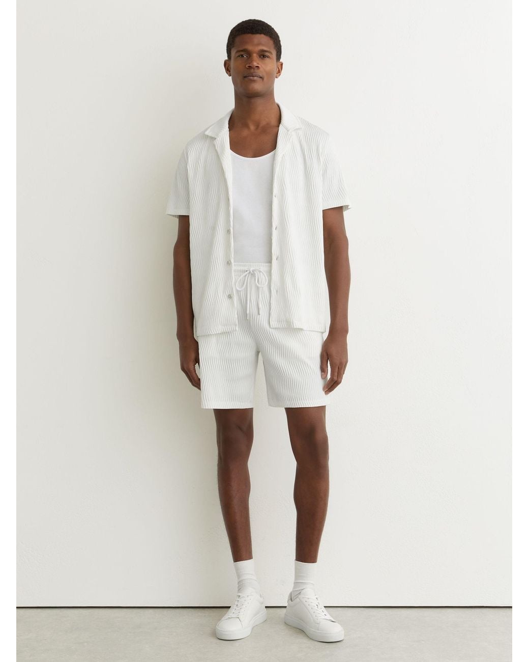Reiss White Textured-Wave Drawstring Shorts for men