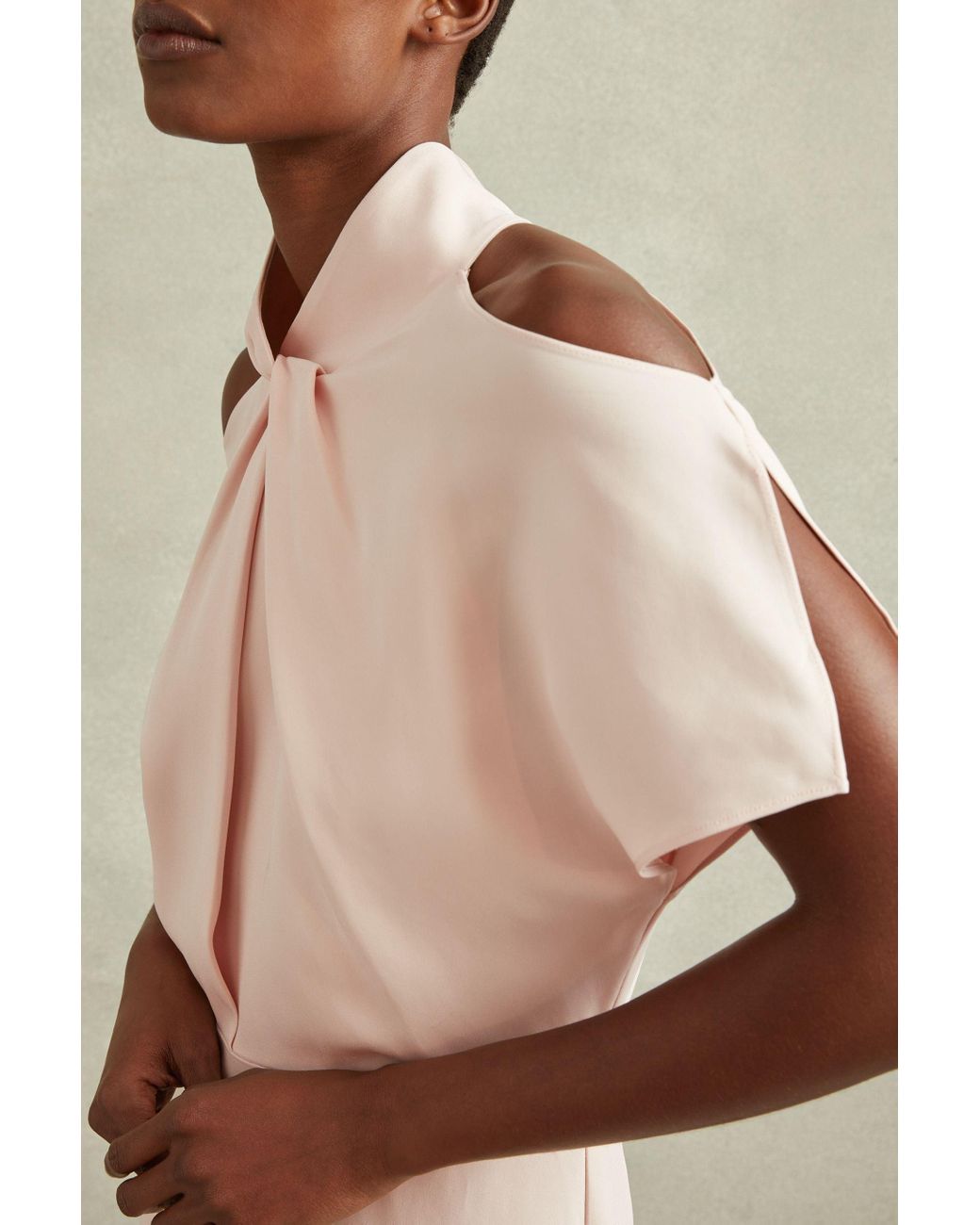 【海外限定】REISSドレス☆Andressa Twist Neck Cut Out Midi Dr REISS Andressa Twist Neck Cut Out Midi Dress in Nude | endource