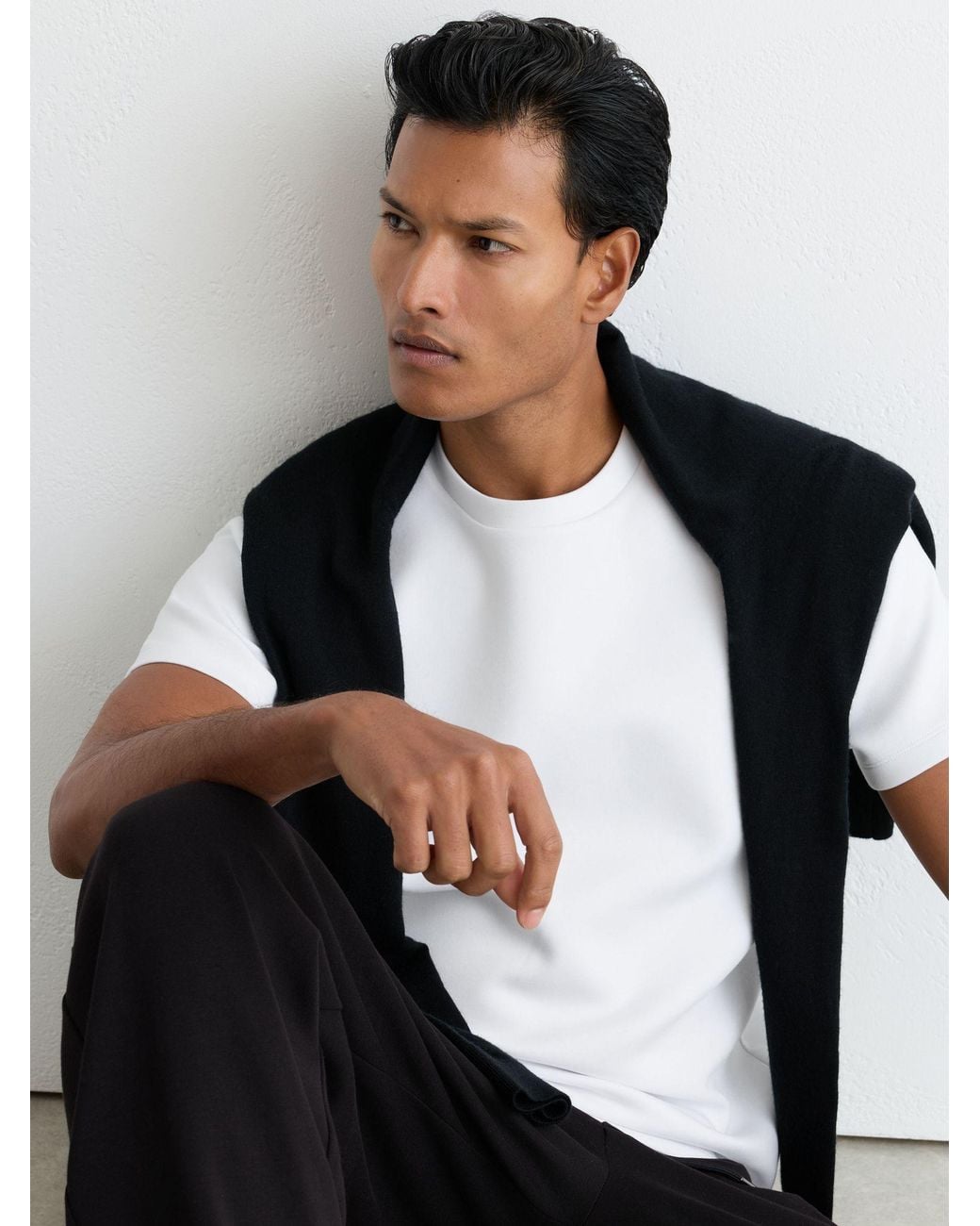 Reiss Black Sueded Interlock Jersey Modern-Fit T-Shirt for men