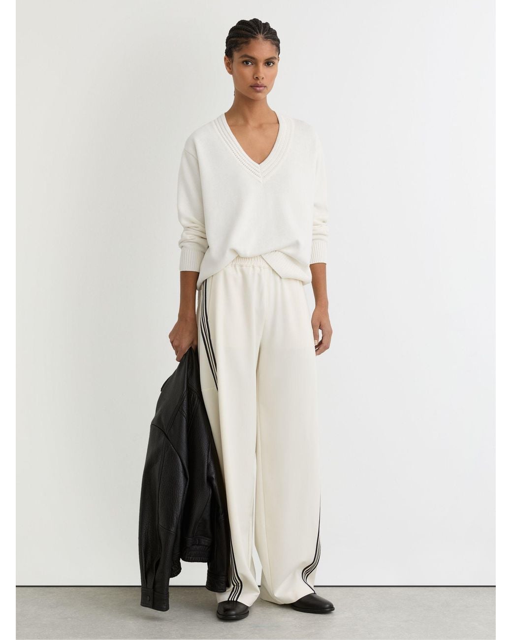 Reiss White Cherish - Ivory Cotton And Wool V-neck Jumper, Xs (us 2)