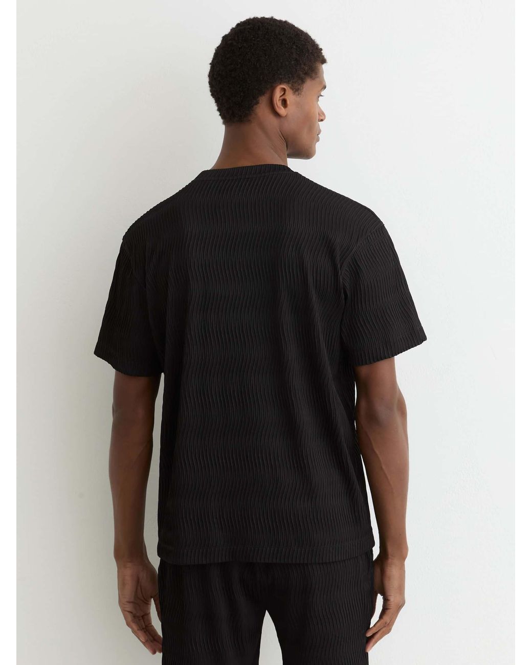 Reiss Black Textured-Wave Relaxed-Fit T-Shirt for men