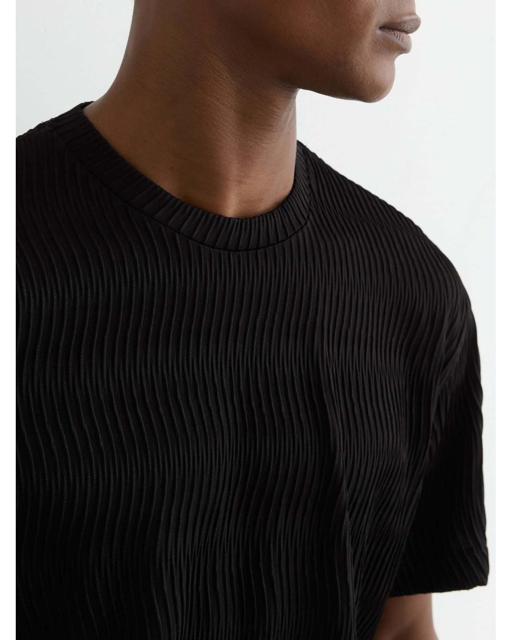 Reiss Black Textured-Wave Relaxed-Fit T-Shirt for men