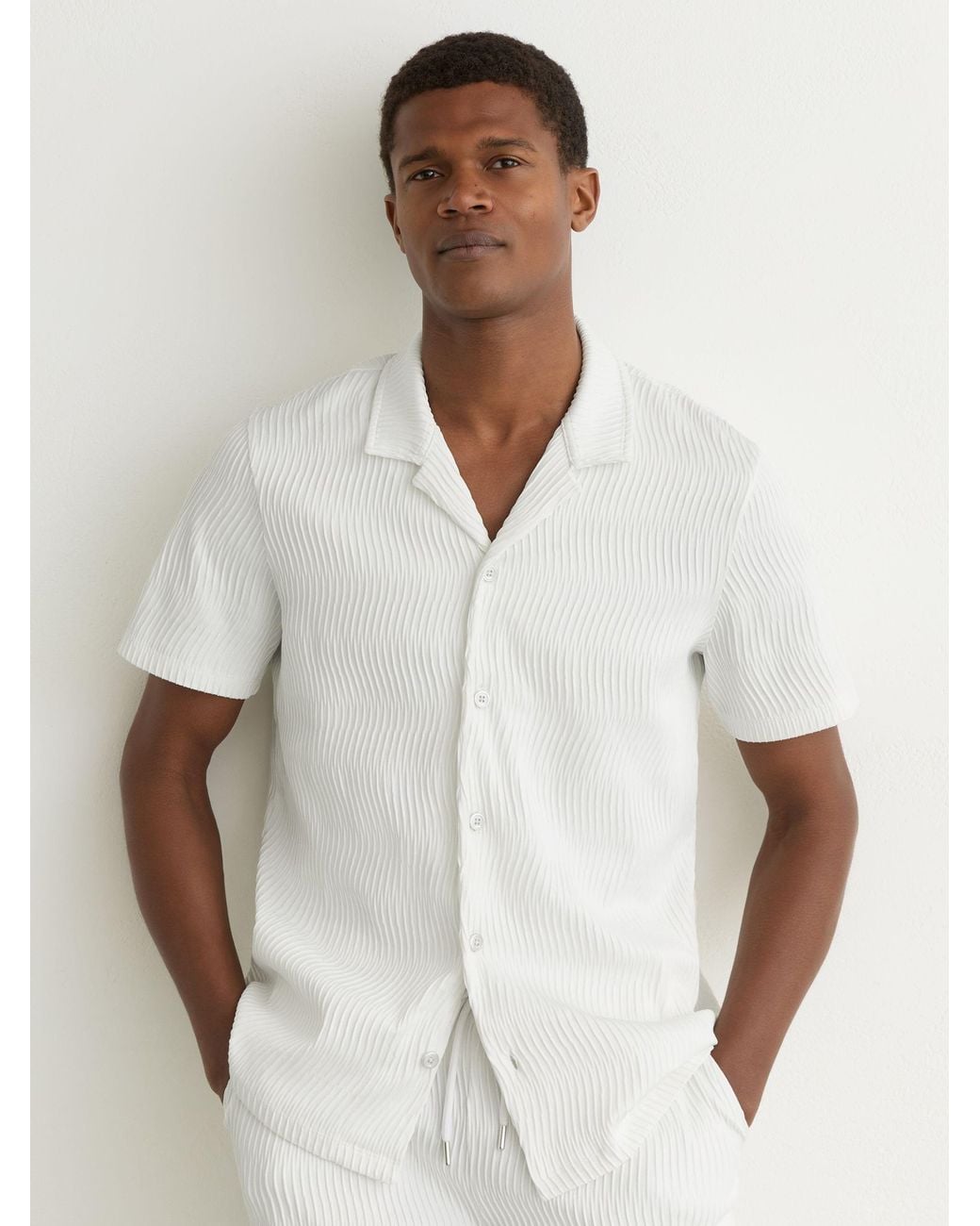 Reiss White Textured-Wave Cuban-Collar Shirt for men
