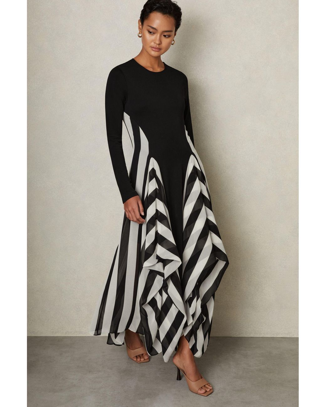 【海外限定】REISSワンピース☆Hannah flared knitted midi dres Reiss Hannah Flared Knitted Midi Dress In Navy | Editorialist