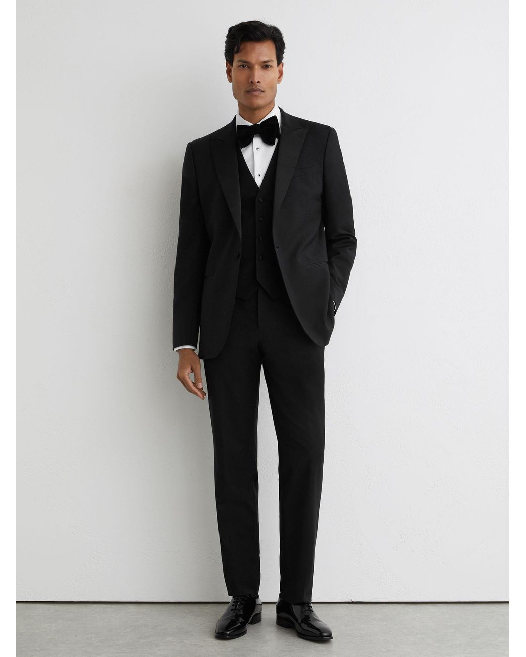Reiss Black Poker Wool-Blend Tailored-Fit Waistcoat for men