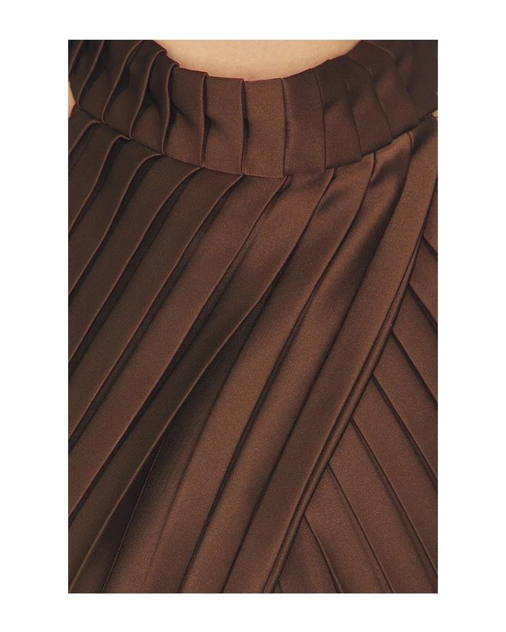 Maylé Vásquez Brown Cafe Top