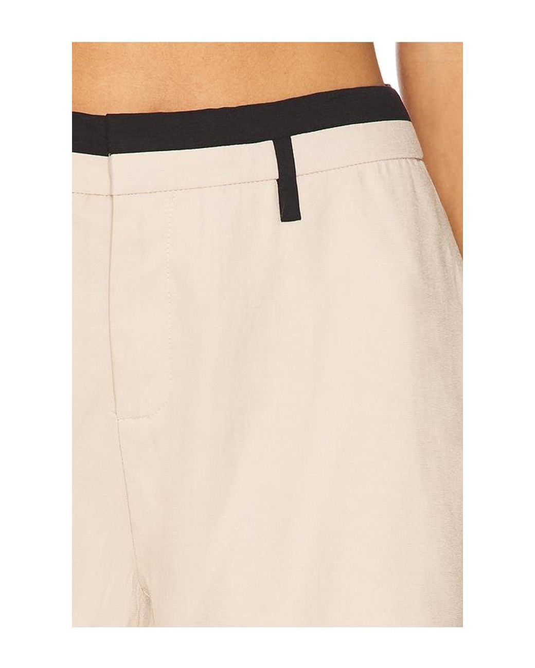 SOVERE White Refine Shorts