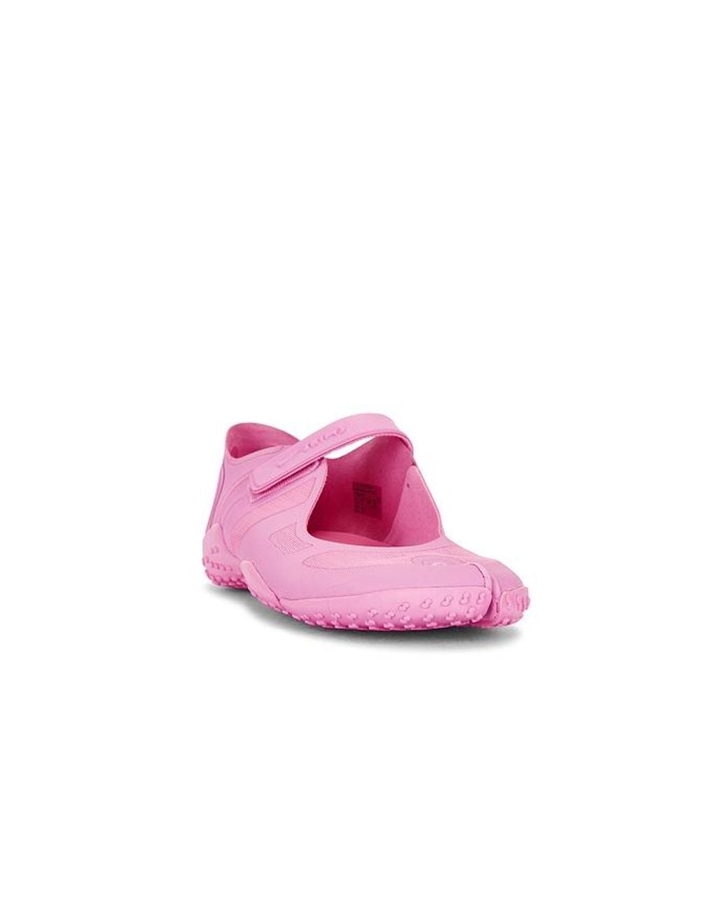 NikeSKIMS Pink Rift Mesh Sneaker