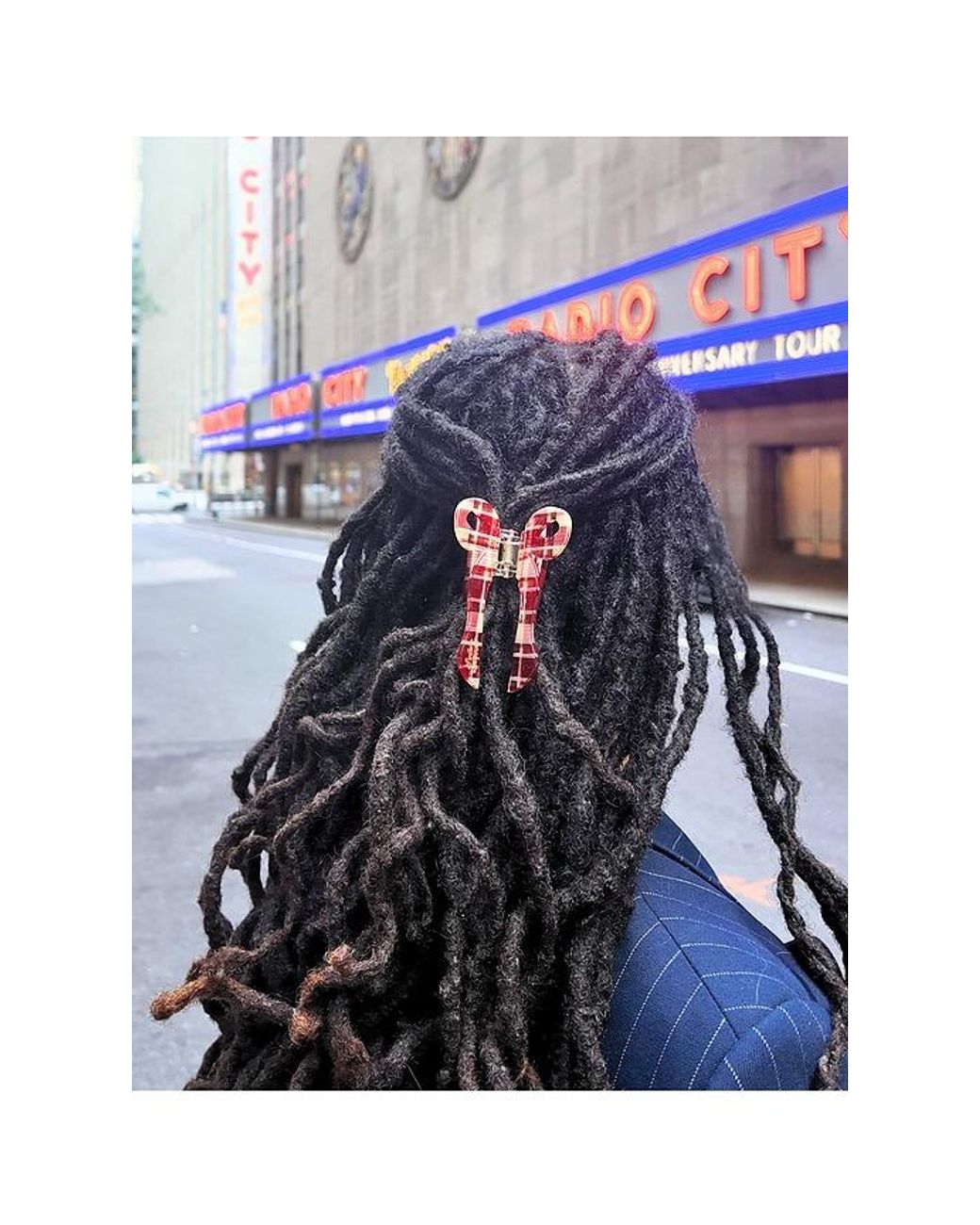 Pinza Coquette Bow Claw Hair Clip En Color Belleza: Na Talla Solar Eclipse de color Red