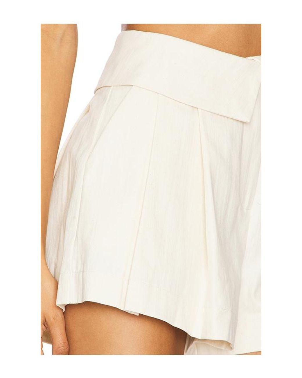 Line & Dot White Veni Short