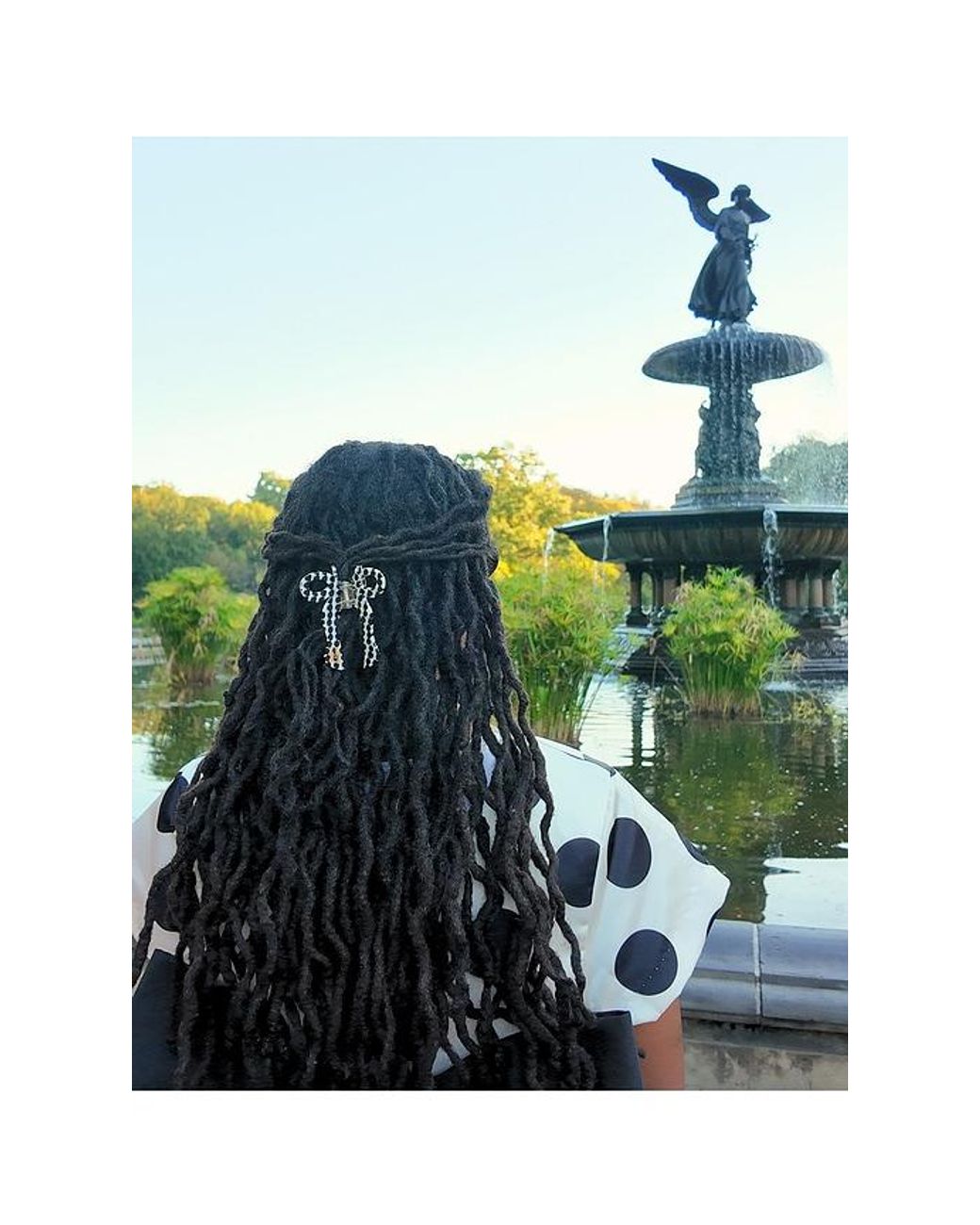 Pinza Coquette Bow Claw Hair Clip En Color Belleza: Na Talla Solar Eclipse de color Multicolor