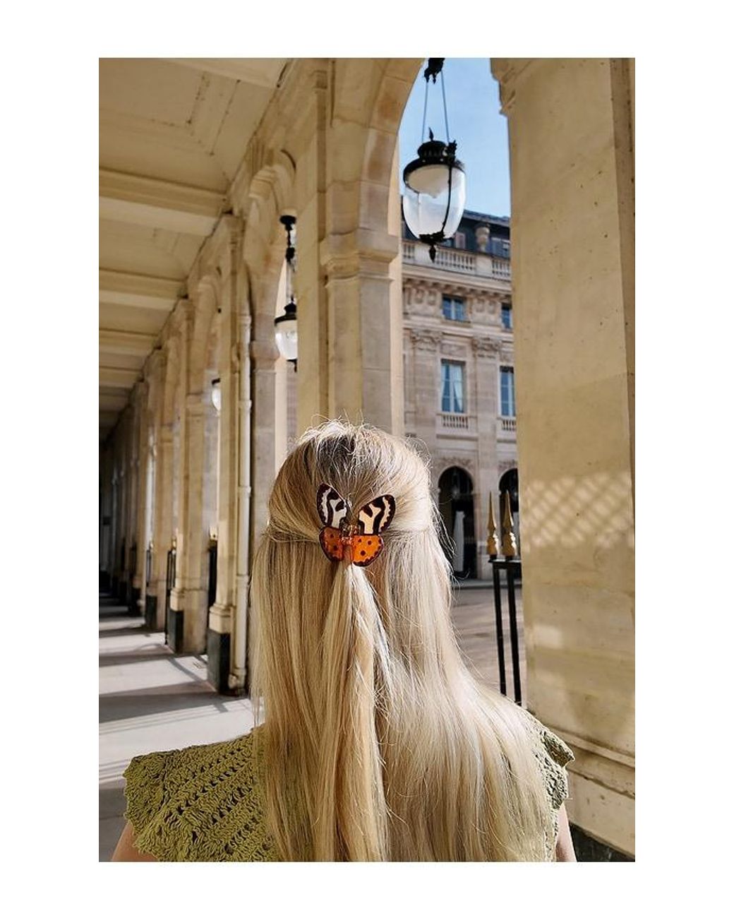 Broche Para El Pelo Tiger Moth Claw Hair Clip En Color Belleza: Na Talla Solar Eclipse de color White