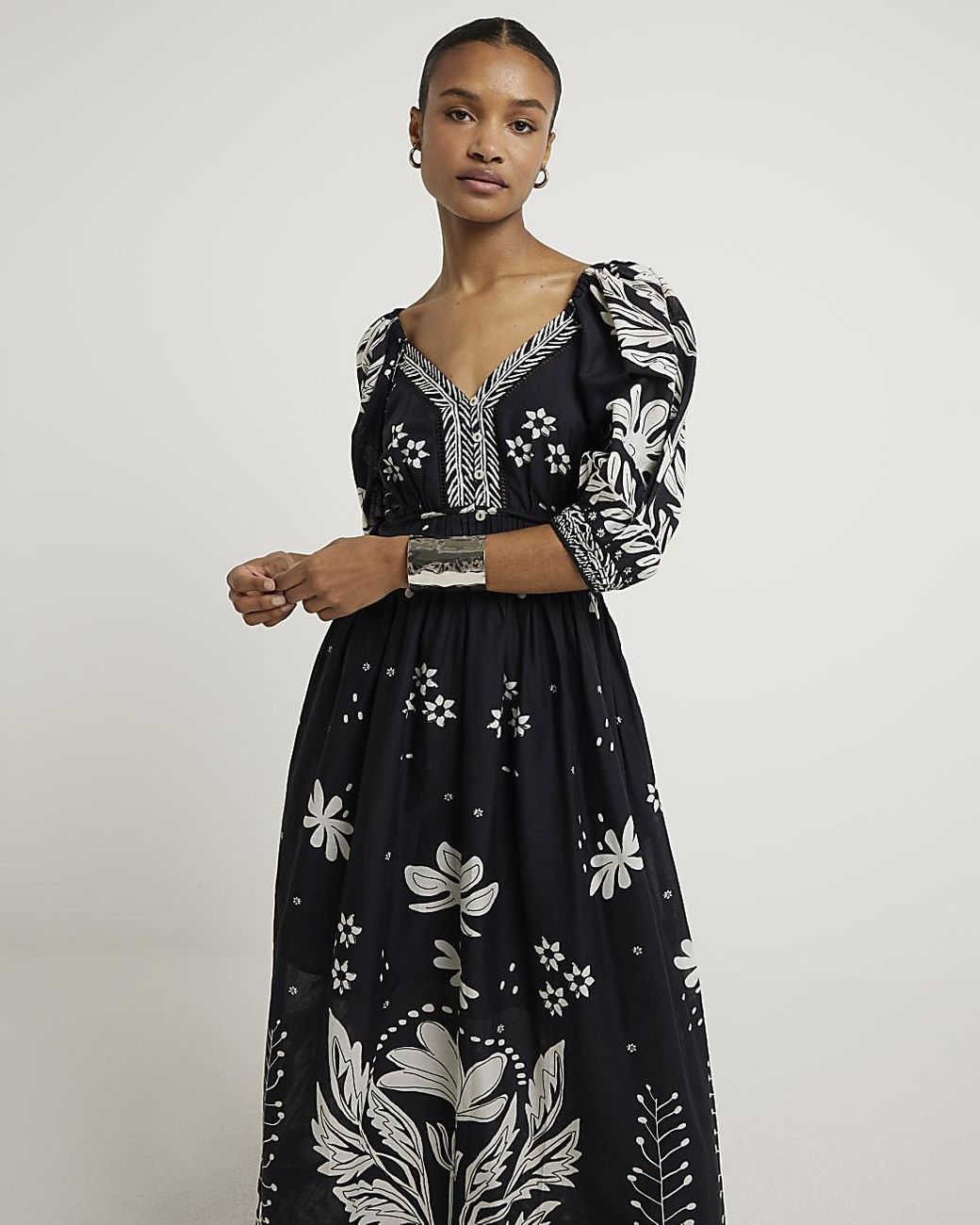 Black floral maxi dress with sleeves best sale