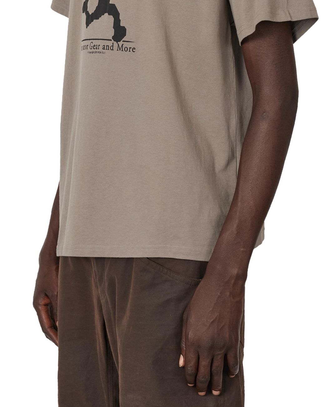Roa Brown Gear Shadow T-Shirt Tops