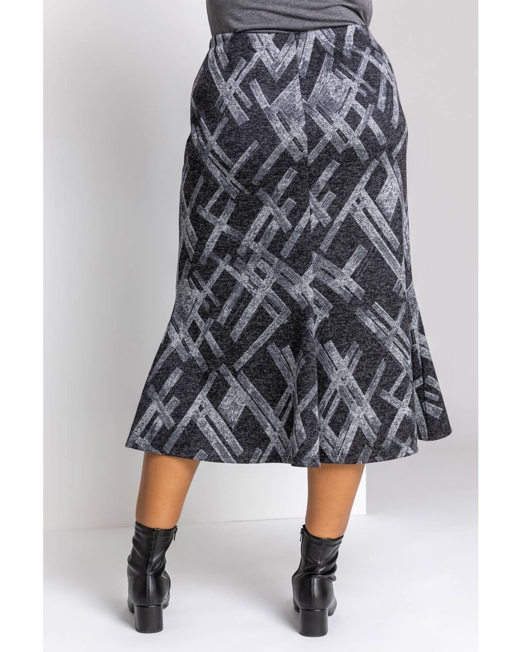 Roman Curve Gray Abstract Cross Print Fluted Skirt