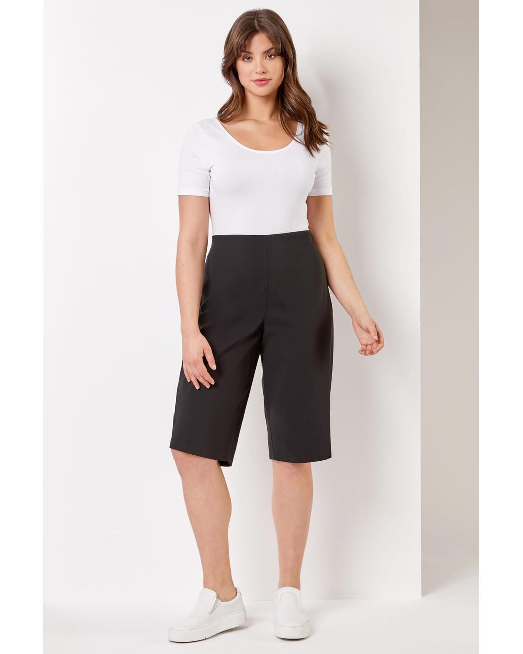 Roman Curve Black Knee Length Elastic Waist Shorts
