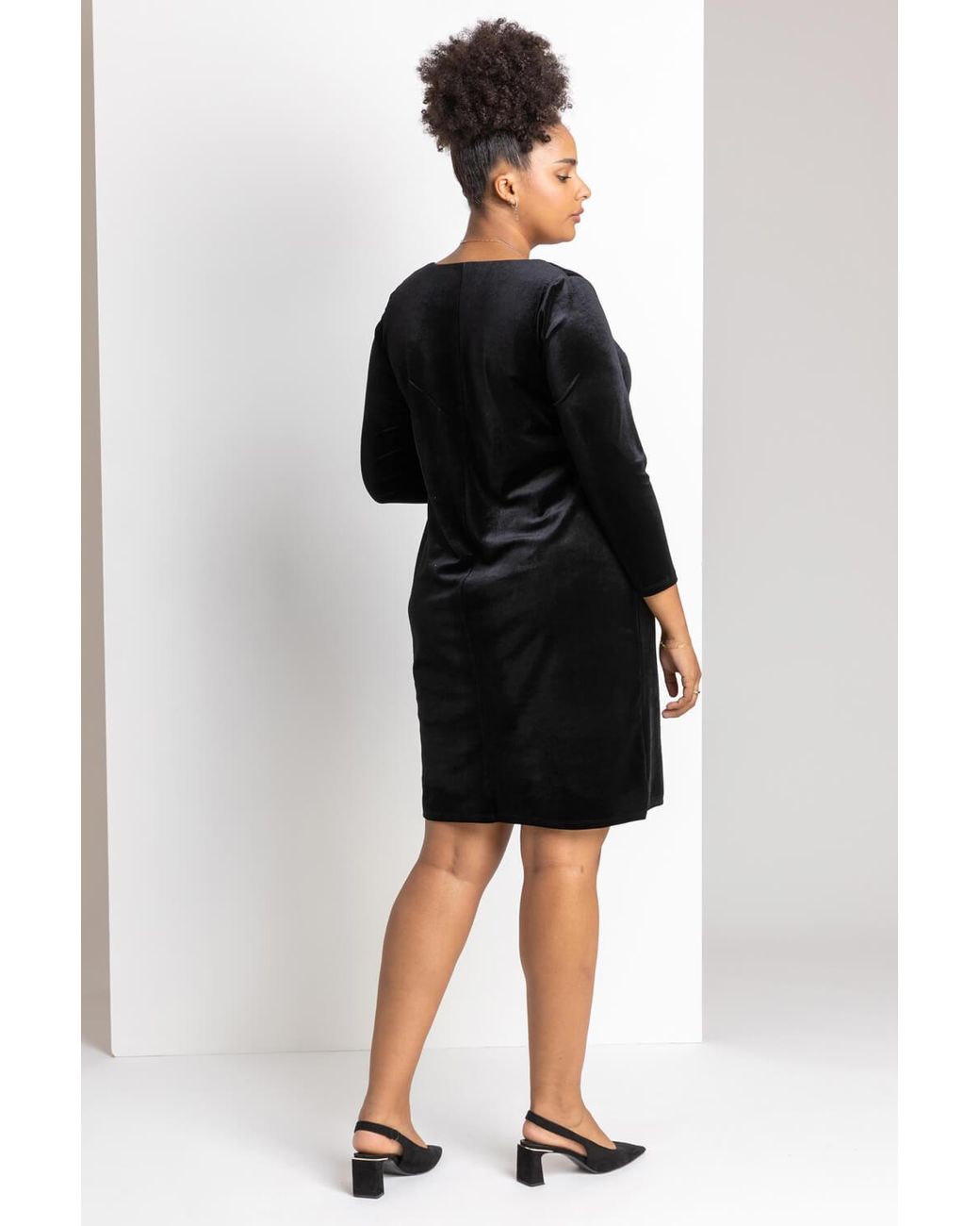 Roman Curve Black Sweetheart Neck Velvet Dress