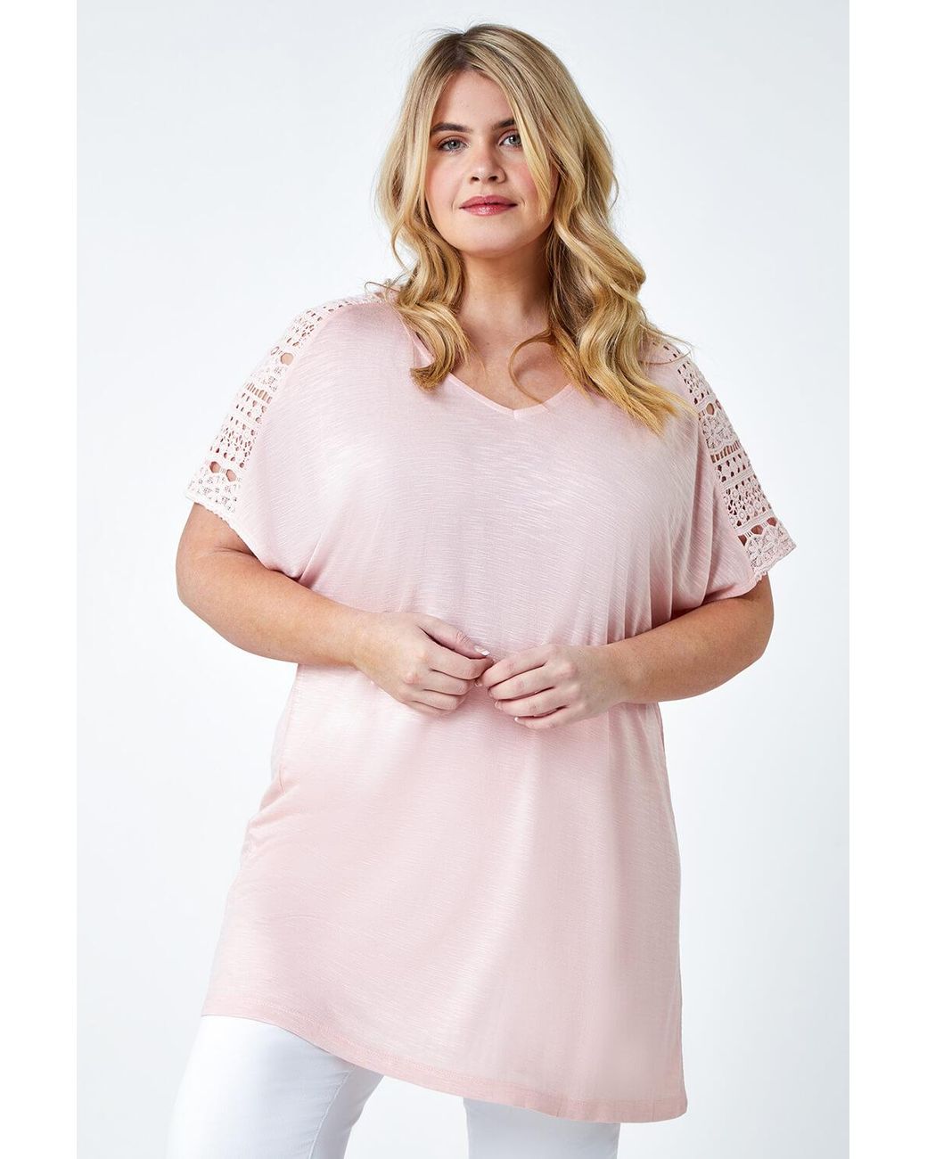 Roman Curve Natural Lace Trim V-Neck T-Shirt