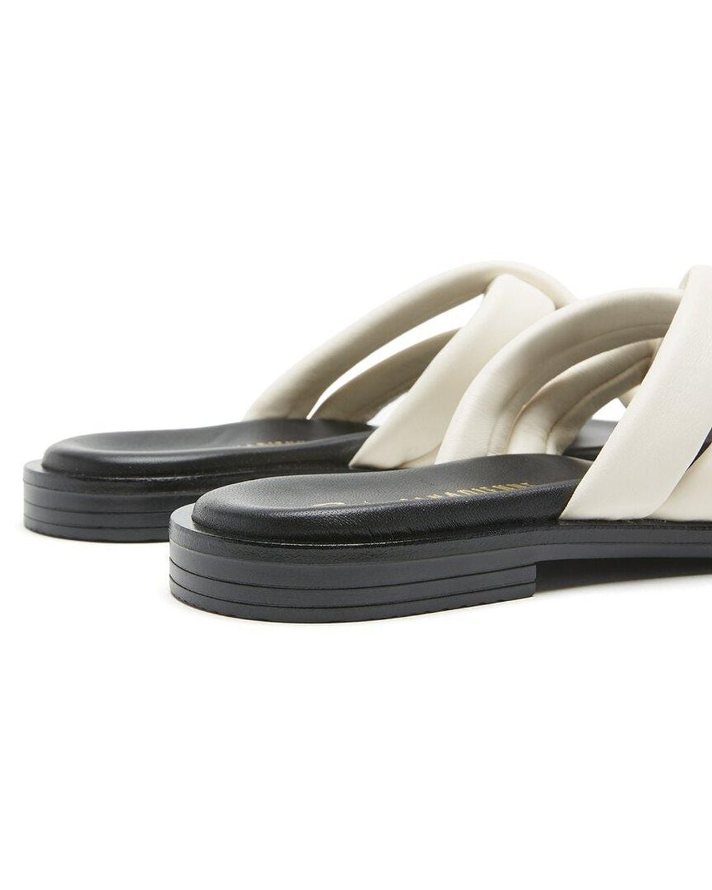 La Canadienne White Fox Leather Sandal