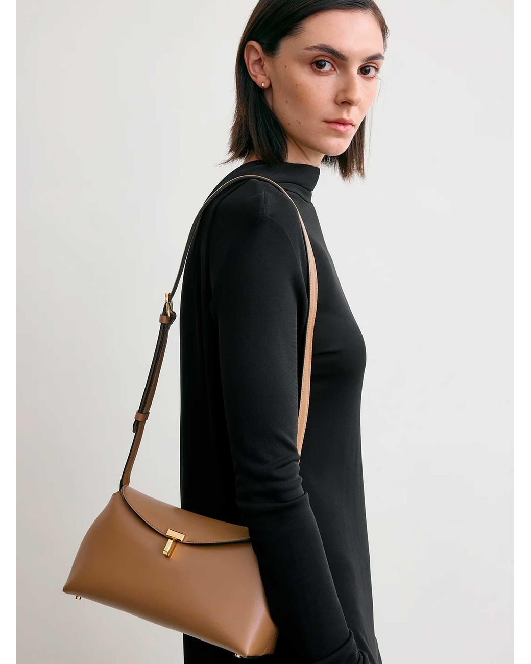 Totême Natural Clutch Bag T
