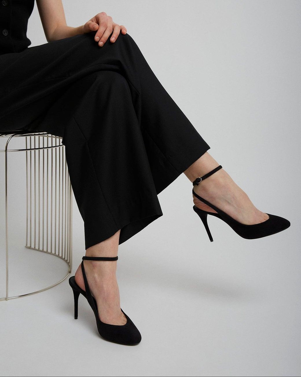 Alaïa Black Decollete 90 Suede Slingback Pumps