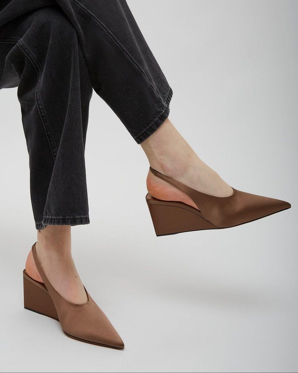 Alaïa Pink Blush 90 Satin Slingback Wedges