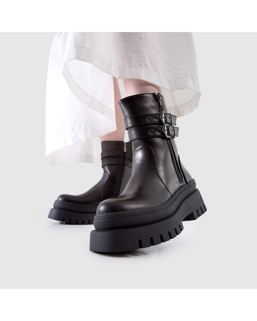 SIMMI Black Riyad Chunky Buckle Boots