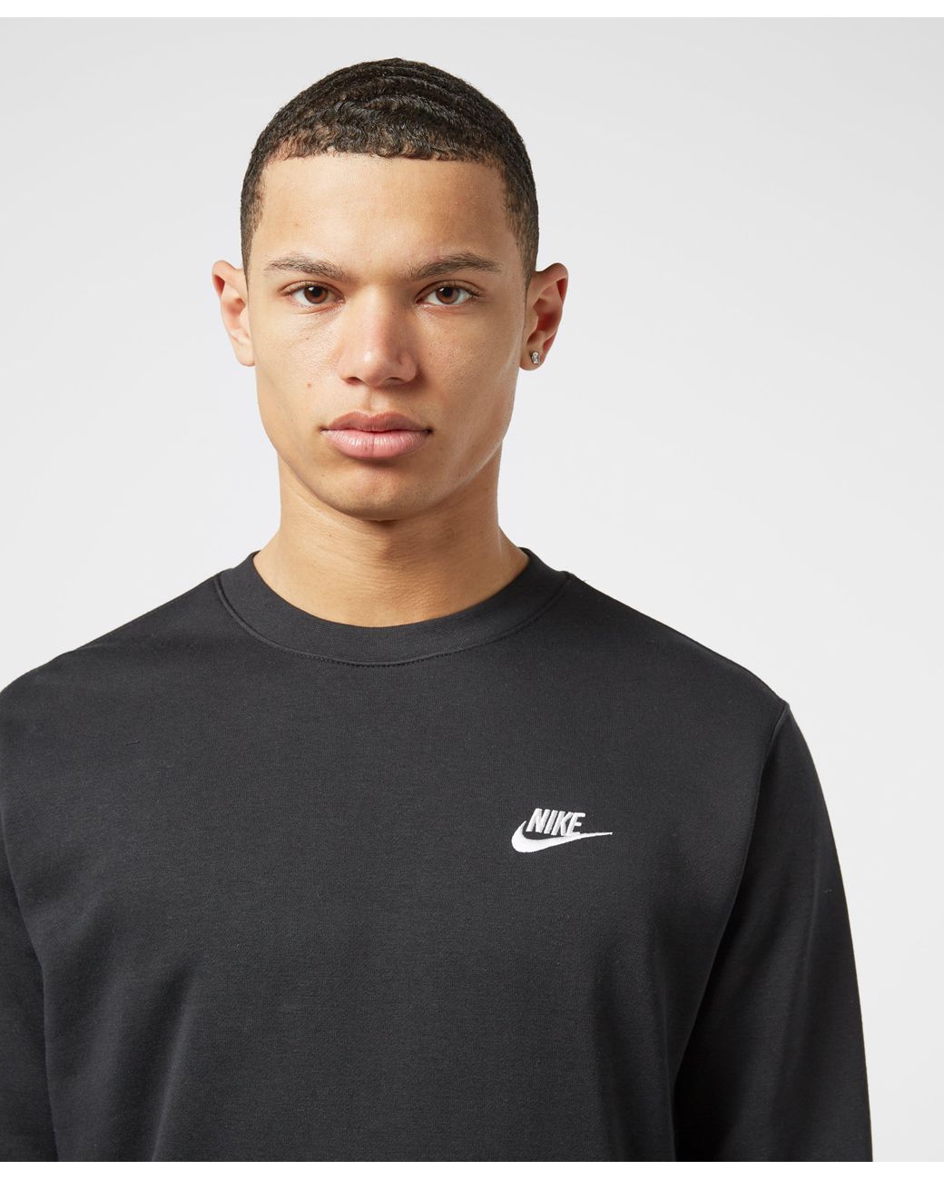 nike club swoosh crew sweatshirt in black