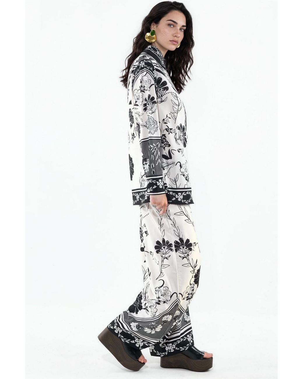 Msn-Collection White Floral Shirt And Wide-Leg Pants Coord