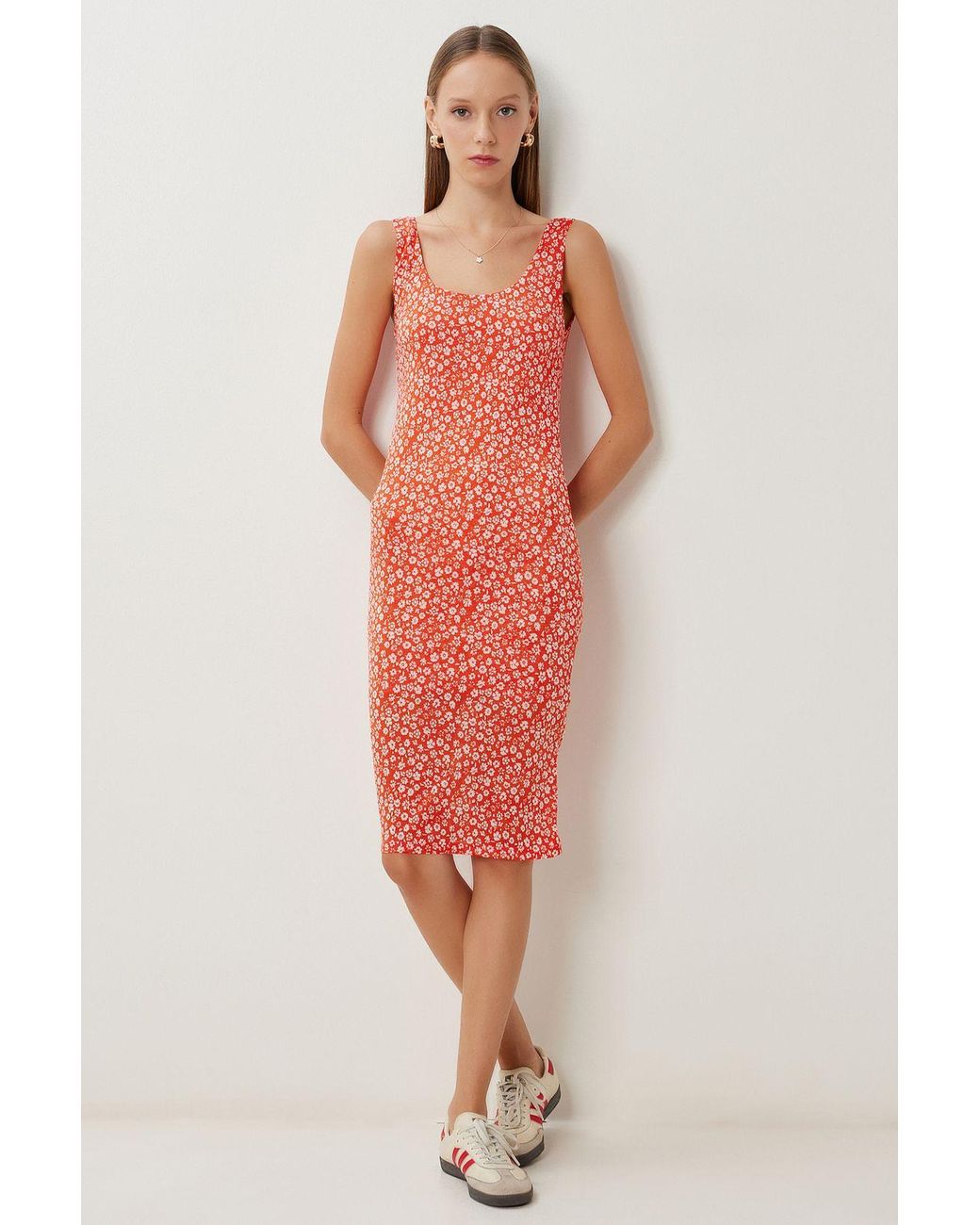 Happiness İstanbul Red Floral Printed Sleeveless Midi Dress With U Collar