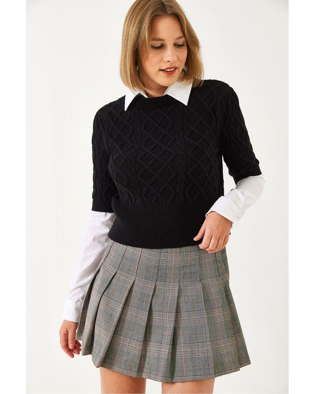 Bianco Lucci Black Textured Knitwear Crop Sweater With Shirt Collar